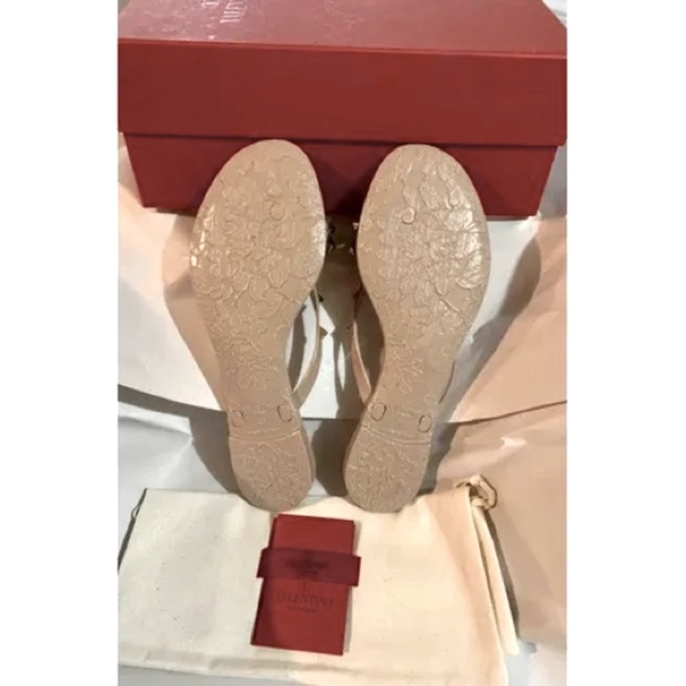 VALENTINO GARAVANI Rockstud rubber flip flops sandals - Picture 6 of 6